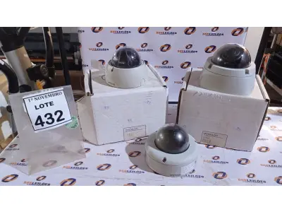 LOTE 432 - 03 CÂMERAS DOME. (NO ESTADO) ATENÇÃO! FAZER A VISITAÇÃO ANTES DE ARREMATAR, NÃO SABEMOS SE FUNCIONA, LEILÃO NÃO TEM GARANTIA E NEM DEVOLUÇÃO, SUJEITO A POSSÍVEIS AVARIAS VISÍVEIS/OCULTAS E/OU AUSÊNCIA DE COMPONENTES.