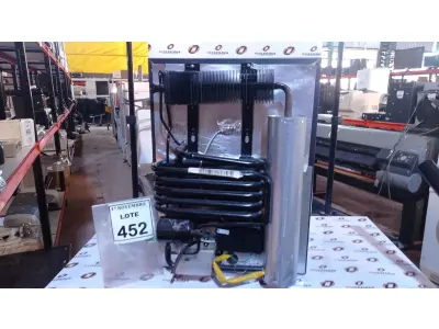 LOTE 452 - 01 FRIGOBAR 220V MARCA ELECTROLUX. (NO ESTADO) ATENÇÃO! FAZER A VISITAÇÃO ANTES DE ARREMATAR, NÃO SABEMOS SE FUNCIONA, LEILÃO NÃO TEM GARANTIA E NEM DEVOLUÇÃO, SUJEITO A POSSÍVEIS AVARIAS VISÍVEIS/OCULTAS E/OU AUSÊNCIA DE COMPONENTES.