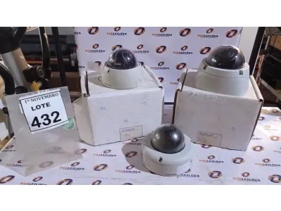 LOTE 432 - 03 CÂMERAS DOME. (NO ESTADO) ATENÇÃO! FAZER A VISITAÇÃO ANTES DE ARREMATAR, NÃO SABEMOS SE FUNCIONA, LEILÃO NÃO TEM GARANTIA E NEM DEVOLUÇÃO, SUJEITO A POSSÍVEIS AVARIAS VISÍVEIS/OCULTAS E/OU AUSÊNCIA DE COMPONENTES.