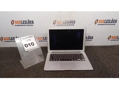 LOTE 010 - 01 MACBOOK APPLE. (NO ESTADO) ATENÇÃO! FAZER A VISITAÇÃO ANTES DE ARREMATAR, NÃO SABEMOS SE FUNCIONA, LEILÃO NÃO TEM GARANTIA E NEM DEVOLUÇÃO, SUJEITO A POSSÍVEIS AVARIAS VISÍVEIS/OCULTAS E/OU AUSÊNCIA DE COMPONENTES.