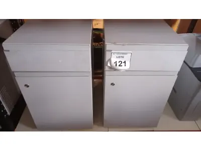 LOTE 121 - 02 ARMÁRIOS BAIXOS COM 01 GAVETA E SUPORTE PARA CPU. (NO ESTADO) ATENÇÃO! FAZER A VISITAÇÃO ANTES DE ARREMATAR, NÃO SABEMOS SE FUNCIONA, LEILÃO NÃO TEM GARANTIA E NEM DEVOLUÇÃO, SUJEITO A POSSÍVEIS AVARIAS VISÍVEIS/OCULTAS E/OU AUSÊNCIA DE COMPONENTES.