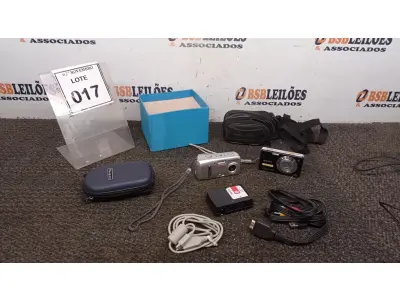 LOTE 017 - 02 CÂMERAS FOTOGRÁFICAS MARCAS OLYMPUS E SONY. (NO ESTADO) ATENÇÃO! FAZER A VISITAÇÃO ANTES DE ARREMATAR, NÃO SABEMOS SE FUNCIONA, LEILÃO NÃO TEM GARANTIA E NEM DEVOLUÇÃO, SUJEITO A POSSÍVEIS AVARIAS VISÍVEIS/OCULTAS E/OU AUSÊNCIA DE COMPONENTES.