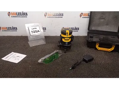 LOTE 025 -  01 NÍVEL A LASER COM 2 BATERIAS MALETA ÓCULOS DE PROTEÇÃO (PRODUTO NOVO). (NO ESTADO) ATENÇÃO! FAZER A VISITAÇÃO ANTES DE ARREMATAR, NÃO SABEMOS SE FUNCIONA, LEILÃO NÃO TEM GARANTIA E NEM DEVOLUÇÃO, SUJEITO A POSSÍVEIS AVARIAS VISÍVEIS/OCULTAS E/OU AUSÊNCIA DE COMPONENTES.