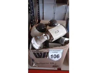 LOTE 106 - 01 LOTE COM VÁRIAS CÂMERAS DE MONITORAMENTO DE MARCAS E MODELOS DIVERSOS. (NO ESTADO) ATENÇÃO! FAZER A VISITAÇÃO ANTES DE ARREMATAR, NÃO SABEMOS SE FUNCIONA, LEILÃO NÃO TEM GARANTIA E NEM DEVOLUÇÃO, SUJEITO A POSSÍVEIS AVARIAS VISÍVEIS/OCULTAS E/OU AUSÊNCIA DE COMPONENTES.