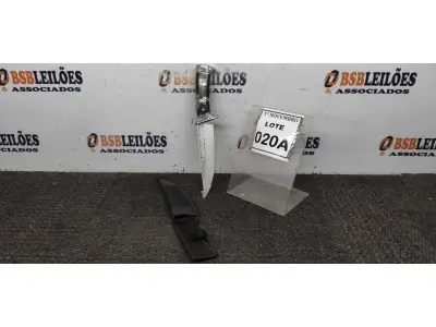 LOTE 020 - 01 FACA IMPORTADA AÇO INOXIDÁVEL CABO EM MADEIRA COM GUARDA E POMO FULL TANG BAINHA DE NYLON TAMANHO TOTAL 30CM PESO 288G JÁ AFIADA  