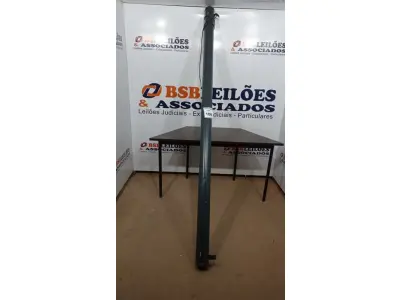 LOTE 108 - 01 TELA DE PROJEÇÃO RETRÁTIL ELÉTRICA. (NO ESTADO) ATENÇÃO! FAZER A VISITAÇÃO ANTES DE ARREMATAR, NÃO SABEMOS SE FUNCIONA, LEILÃO NÃO TEM GARANTIA E NEM DEVOLUÇÃO, SUJEITO A POSSÍVEIS AVARIAS VISÍVEIS/OCULTAS E/OU AUSÊNCIA DE COMPONENTES.