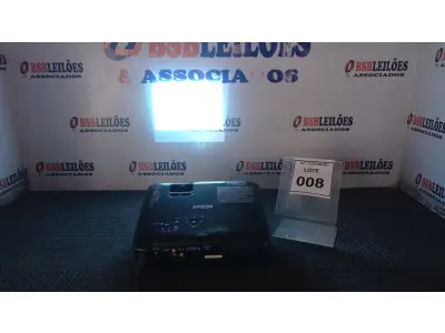 LOTE 008 - 01 PROJETOR MARCA CANON. (NO ESTADO) ATENÇÃO! FAZER A VISITAÇÃO ANTES DE ARREMATAR, NÃO SABEMOS SE FUNCIONA, LEILÃO NÃO TEM GARANTIA E NEM DEVOLUÇÃO, SUJEITO A POSSÍVEIS AVARIAS VISÍVEIS/OCULTAS E/OU AUSÊNCIA DE COMPONENTES.