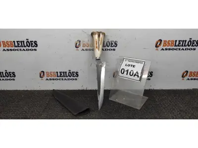 LOTE 010 - 01 FACA ARTESANAL CABO OSSO 39CM DE TAMANHO TOTAL AÇO CARBONO. (NO ESTADO) ATENÇÃO! FAZER A VISITAÇÃO ANTES DE ARREMATAR, NÃO SABEMOS SE FUNCIONA, LEILÃO NÃO TEM GARANTIA E NEM DEVOLUÇÃO, SUJEITO A POSSÍVEIS AVARIAS VISÍVEIS/OCULTAS E/OU AUSÊNCIA DE COMPONENTES.