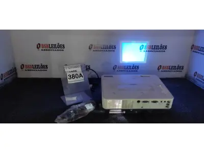 01 PROJETOR MARCA SANYO COM CABOS. (NO ESTADO) ATENÇÃO! FAZER A VISITAÇÃO ANTES DE ARREMATAR, NÃO SABEMOS SE FUNCIONA, LEILÃO NÃO TEM GARANTIA E NEM DEVOLUÇÃO, SUJEITO A POSSÍVEIS AVARIAS VISÍVEIS/OCULTAS E/OU AUSÊNCIA DE COMPONENTES.