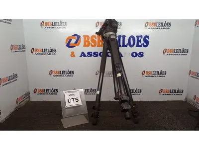 LOTE 075 - 01 TRIPÉ PARA CÂMERAS MARCA MANFROTTO. (NO ESTADO) ATENÇÃO! FAZER A VISITAÇÃO ANTES DE ARREMATAR, NÃO SABEMOS SE FUNCIONA, LEILÃO NÃO TEM GARANTIA E NEM DEVOLUÇÃO, SUJEITO A POSSÍVEIS AVARIAS VISÍVEIS/OCULTAS E/OU AUSÊNCIA DE COMPONENTES.