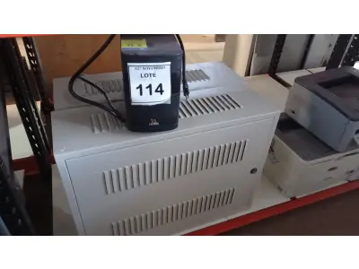 LOTE 114 - 02 BANCOS DE BATERIAS VAZIOS E 01 NOBREAK MARCA LACERDA. (NO ESTADO) ATENÇÃO! FAZER A VISITAÇÃO ANTES DE ARREMATAR, NÃO SABEMOS SE FUNCIONA, LEILÃO NÃO TEM GARANTIA E NEM DEVOLUÇÃO, SUJEITO A POSSÍVEIS AVARIAS VISÍVEIS/OCULTAS E/OU AUSÊNCIA DE COMPONENTES.