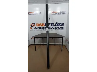 LOTE 137 - 01 TELA DE PROJEÇÃO RETRÁTIL ELÉTRICA. (NO ESTADO) ATENÇÃO! FAZER A VISITAÇÃO ANTES DE ARREMATAR, NÃO SABEMOS SE FUNCIONA, LEILÃO NÃO TEM GARANTIA E NEM DEVOLUÇÃO, SUJEITO A POSSÍVEIS AVARIAS VISÍVEIS/OCULTAS E/OU AUSÊNCIA DE COMPONENTES.