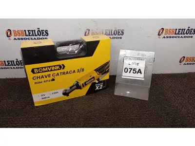 LOTE 075 - 01 CHAVE CATRACA 3/8 COM DUAS BATERIAS MALETA E ACESSÓRIOS (PRODUTO NOVO). (NO ESTADO) ATENÇÃO! FAZER A VISITAÇÃO ANTES DE ARREMATAR, NÃO SABEMOS SE FUNCIONA, LEILÃO NÃO TEM GARANTIA E NEM DEVOLUÇÃO, SUJEITO A POSSÍVEIS AVARIAS VISÍVEIS/OCULTAS E/OU AUSÊNCIA DE COMPONENTES.