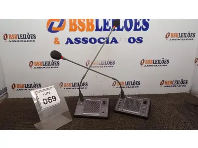 LOTE 069 - 02 MICROFONES DE MESA MARCA RIOLE. (NO ESTADO) ATENÇÃO! FAZER A VISITAÇÃO ANTES DE ARREMATAR, NÃO SABEMOS SE FUNCIONA, LEILÃO NÃO TEM GARANTIA E NEM DEVOLUÇÃO, SUJEITO A POSSÍVEIS AVARIAS VISÍVEIS/OCULTAS E/OU AUSÊNCIA DE COMPONENTES.