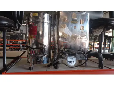 LOTE 107 - 02 CAFETEIRAS INDUSTRIAIS EM INOX. (NO ESTADO) ATENÇÃO! FAZER A VISITAÇÃO ANTES DE ARREMATAR, NÃO SABEMOS SE FUNCIONA, LEILÃO NÃO TEM GARANTIA E NEM DEVOLUÇÃO, SUJEITO A POSSÍVEIS AVARIAS VISÍVEIS/OCULTAS E/OU AUSÊNCIA DE COMPONENTES.