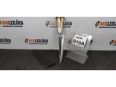 LOTE 010 - 01 FACA ARTESANAL CABO OSSO 39CM DE TAMANHO TOTAL AÇO CARBONO. (NO ESTADO) ATENÇÃO! FAZER A VISITAÇÃO ANTES DE ARREMATAR, NÃO SABEMOS SE FUNCIONA, LEILÃO NÃO TEM GARANTIA E NEM DEVOLUÇÃO, SUJEITO A POSSÍVEIS AVARIAS VISÍVEIS/OCULTAS E/OU AUSÊNCIA DE COMPONENTES.