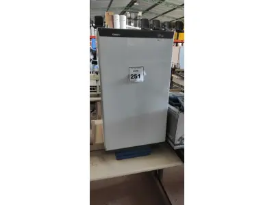 LOTE 251 - 01 FRIGOBAR 220V MARCA CONSUL. (NO ESTADO) ATENÇÃO! FAZER A VISITAÇÃO ANTES DE ARREMATAR, NÃO SABEMOS SE FUNCIONA, LEILÃO NÃO TEM GARANTIA E NEM DEVOLUÇÃO, SUJEITO A POSSÍVEIS AVARIAS VISÍVEIS/OCULTAS E/OU AUSÊNCIA DE COMPONENTES.