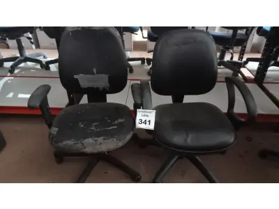 LOTE 341 - 02 CADEIRAS GIRATÓRIAS. (NO ESTADO) ATENÇÃO! FAZER A VISITAÇÃO ANTES DE ARREMATAR, NÃO SABEMOS SE FUNCIONA, LEILÃO NÃO TEM GARANTIA E NEM DEVOLUÇÃO, SUJEITO A POSSÍVEIS AVARIAS VISÍVEIS/OCULTAS E/OU AUSÊNCIA DE COMPONENTES.