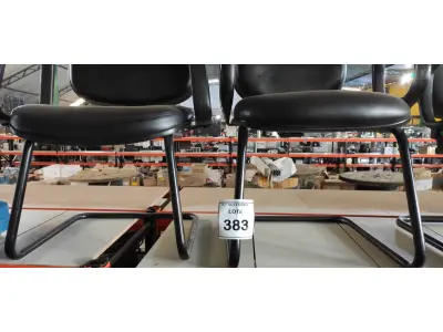 LOTE 383 - 02 CADEIRAS DE ESCRITÓRIO COM PÉS FIXOS. (NO ESTADO) ATENÇÃO! FAZER A VISITAÇÃO ANTES DE ARREMATAR, NÃO SABEMOS SE FUNCIONA, LEILÃO NÃO TEM GARANTIA E NEM DEVOLUÇÃO, SUJEITO A POSSÍVEIS AVARIAS VISÍVEIS/OCULTAS E/OU AUSÊNCIA DE COMPONENTES.