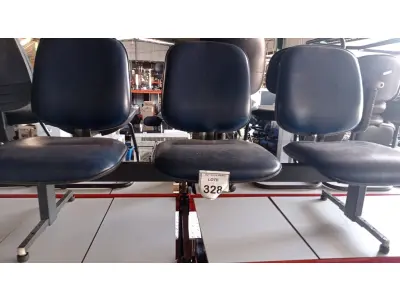 LOTE 328 - 01 LONGARINA COM 03 LUGARES. (NO ESTADO) ATENÇÃO! FAZER A VISITAÇÃO ANTES DE ARREMATAR, NÃO SABEMOS SE FUNCIONA, LEILÃO NÃO TEM GARANTIA E NEM DEVOLUÇÃO, SUJEITO A POSSÍVEIS AVARIAS VISÍVEIS/OCULTAS E/OU AUSÊNCIA DE COMPONENTES.