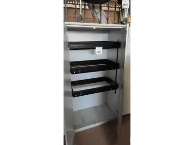 LOTE 206 - 01 ARMÁRIO DE ESCRITÓRIO PARA PASTAS SUSPENSAS COM 02 PORTAS. (NO ESTADO) ATENÇÃO! FAZER A VISITAÇÃO ANTES DE ARREMATAR, NÃO SABEMOS SE FUNCIONA, LEILÃO NÃO TEM GARANTIA E NEM DEVOLUÇÃO, SUJEITO A POSSÍVEIS AVARIAS VISÍVEIS/OCULTAS E/OU AUSÊNCIA DE COMPONENTES.