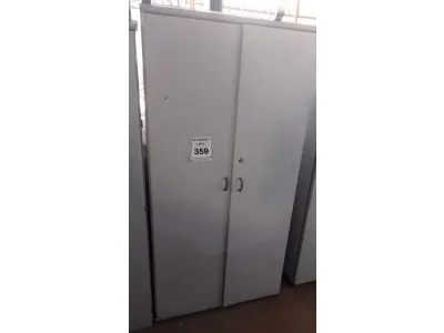 LOTE 359 - 01 ARMÁRIO ALTO PARA ESCRITÓRIO. (NO ESTADO) ATENÇÃO! FAZER A VISITAÇÃO ANTES DE ARREMATAR, NÃO SABEMOS SE FUNCIONA, LEILÃO NÃO TEM GARANTIA E NEM DEVOLUÇÃO, SUJEITO A POSSÍVEIS AVARIAS VISÍVEIS/OCULTAS E/OU AUSÊNCIA DE COMPONENTES.