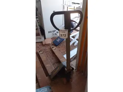 LOTE 372 - 01 PALETEIRA. (NO ESTADO) ATENÇÃO! FAZER A VISITAÇÃO ANTES DE ARREMATAR, NÃO SABEMOS SE FUNCIONA, LEILÃO NÃO TEM GARANTIA E NEM DEVOLUÇÃO, SUJEITO A POSSÍVEIS AVARIAS VISÍVEIS/OCULTAS E/OU AUSÊNCIA DE COMPONENTES.