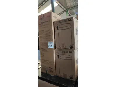 LOTE 213 - 02 LIXEIRAS INOX SEM TAMPA E 01 DISPENSE DE ÁLCOOL EM GEL COM PEDAL. (NO ESTADO) ATENÇÃO! FAZER A VISITAÇÃO ANTES DE ARREMATAR, NÃO SABEMOS SE FUNCIONA, LEILÃO NÃO TEM GARANTIA E NEM DEVOLUÇÃO, SUJEITO A POSSÍVEIS AVARIAS VISÍVEIS/OCULTAS E/OU AUSÊNCIA DE COMPONENTES.