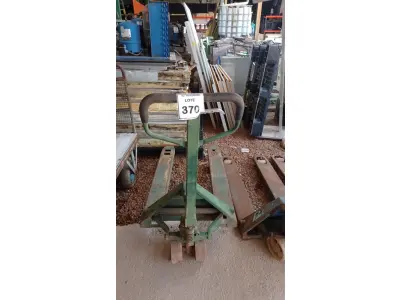 LOTE 370 - 01 PALETEIRA. (NO ESTADO) ATENÇÃO! FAZER A VISITAÇÃO ANTES DE ARREMATAR, NÃO SABEMOS SE FUNCIONA, LEILÃO NÃO TEM GARANTIA E NEM DEVOLUÇÃO, SUJEITO A POSSÍVEIS AVARIAS VISÍVEIS/OCULTAS E/OU AUSÊNCIA DE COMPONENTES.