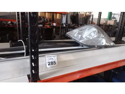 LOTE 285 - 01 LOTE COM VÁRIAS TELAS DE PROJEÇÃO INCOMPLETAS MARCAS E MODELO DIVERSOS E 01 FAROL DE CARRO COM AVARIAS. (NO ESTADO) ATENÇÃO! FAZER A VISITAÇÃO ANTES DE ARREMATAR, NÃO SABEMOS SE FUNCIONA, LEILÃO NÃO TEM GARANTIA E NEM DEVOLUÇÃO, SUJEITO A POSSÍVEIS AVARIAS VISÍVEIS/OCULTAS E/OU AUSÊNCIA DE COMPONENTES.