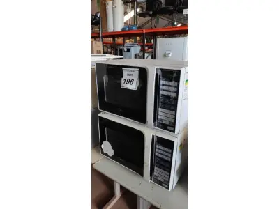 LOTE 196 - 02 MICRO-ONDAS MARCA MIDEA. (NO ESTADO) ATENÇÃO! FAZER A VISITAÇÃO ANTES DE ARREMATAR, NÃO SABEMOS SE FUNCIONA, LEILÃO NÃO TEM GARANTIA E NEM DEVOLUÇÃO, SUJEITO A POSSÍVEIS AVARIAS VISÍVEIS/OCULTAS E/OU AUSÊNCIA DE COMPONENTES.