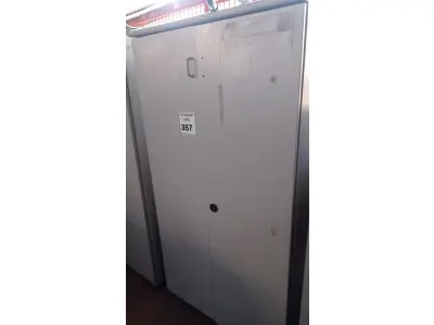 LOTE 357 - 01 ARMÁRIO REFORÇADO COM 2 PORTAS. (NO ESTADO) ATENÇÃO! FAZER A VISITAÇÃO ANTES DE ARREMATAR, NÃO SABEMOS SE FUNCIONA, LEILÃO NÃO TEM GARANTIA E NEM DEVOLUÇÃO, SUJEITO A POSSÍVEIS AVARIAS VISÍVEIS/OCULTAS E/OU AUSÊNCIA DE COMPONENTES.