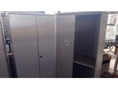 LOTE 365 - 02 ARMÁRIOS ALTOS PARA ESCRITÓRIO COM AVARIAS. (NO ESTADO) ATENÇÃO! FAZER A VISITAÇÃO ANTES DE ARREMATAR, NÃO SABEMOS SE FUNCIONA, LEILÃO NÃO TEM GARANTIA E NEM DEVOLUÇÃO, SUJEITO A POSSÍVEIS AVARIAS VISÍVEIS/OCULTAS E/OU AUSÊNCIA DE COMPONENTES.