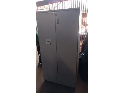 LOTE 361 - 01 ARMÁRIOS ALTO PARA PASTAS SUSPENSAS. (NO ESTADO) ATENÇÃO! FAZER A VISITAÇÃO ANTES DE ARREMATAR, NÃO SABEMOS SE FUNCIONA, LEILÃO NÃO TEM GARANTIA E NEM DEVOLUÇÃO, SUJEITO A POSSÍVEIS AVARIAS VISÍVEIS/OCULTAS E/OU AUSÊNCIA DE COMPONENTES.