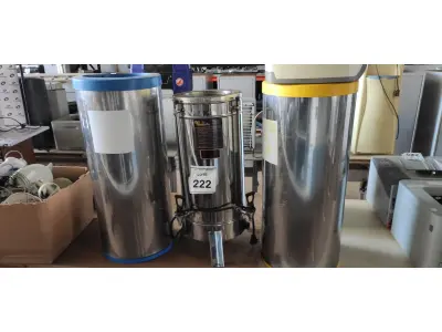 LOTE 222 - 01 CAFETEIRA EM INOX, 02 LIXEIRAS EM INOX E 04 DISPENSES DE PAPEL. (NO ESTADO) ATENÇÃO! FAZER A VISITAÇÃO ANTES DE ARREMATAR, NÃO SABEMOS SE FUNCIONA, LEILÃO NÃO TEM GARANTIA E NEM DEVOLUÇÃO, SUJEITO A POSSÍVEIS AVARIAS VISÍVEIS/OCULTAS E/OU AUSÊNCIA DE COMPONENTES.