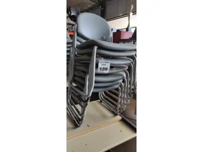 LOTE 189 - 07 CADEIRAS COM PÉS FIXOS. (NO ESTADO) ATENÇÃO! FAZER A VISITAÇÃO ANTES DE ARREMATAR, NÃO SABEMOS SE FUNCIONA, LEILÃO NÃO TEM GARANTIA E NEM DEVOLUÇÃO, SUJEITO A POSSÍVEIS AVARIAS VISÍVEIS/OCULTAS E/OU AUSÊNCIA DE COMPONENTES.