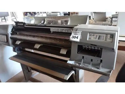 LOTE 304 - 01 PLOTTER MARCA HP MODELO DESIGNJET 5000PS. (NO ESTADO) ATENÇÃO! FAZER A VISITAÇÃO ANTES DE ARREMATAR, NÃO SABEMOS SE FUNCIONA, LEILÃO NÃO TEM GARANTIA E NEM DEVOLUÇÃO, SUJEITO A POSSÍVEIS AVARIAS VISÍVEIS/OCULTAS E/OU AUSÊNCIA DE COMPONENTES.