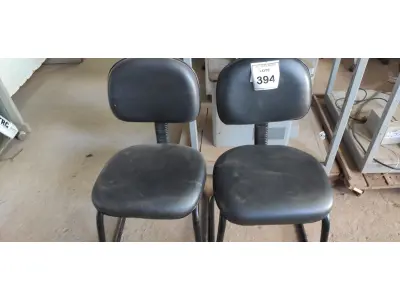 LOTE 394 - 02 CADEIRAS DE ESCRITÓRIO. (NO ESTADO) ATENÇÃO! FAZER A VISITAÇÃO ANTES DE ARREMATAR, NÃO SABEMOS SE FUNCIONA, LEILÃO NÃO TEM GARANTIA E NEM DEVOLUÇÃO, SUJEITO A POSSÍVEIS AVARIAS VISÍVEIS/OCULTAS E/OU AUSÊNCIA DE COMPONENTES.