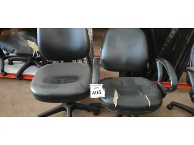 LOTE 405 - 02 CADEIRAS DE ESCRITÓRIO. (NO ESTADO) ATENÇÃO! FAZER A VISITAÇÃO ANTES DE ARREMATAR, NÃO SABEMOS SE FUNCIONA, LEILÃO NÃO TEM GARANTIA E NEM DEVOLUÇÃO, SUJEITO A POSSÍVEIS AVARIAS VISÍVEIS/OCULTAS E/OU AUSÊNCIA DE COMPONENTES.