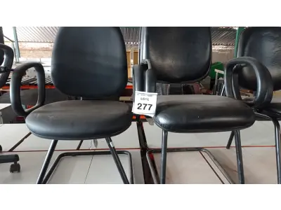 LOTE 277 - 02 CADEIRAS DE PÉS FIXOS. (NO ESTADO) ATENÇÃO! FAZER A VISITAÇÃO ANTES DE ARREMATAR, NÃO SABEMOS SE FUNCIONA, LEILÃO NÃO TEM GARANTIA E NEM DEVOLUÇÃO, SUJEITO A POSSÍVEIS AVARIAS VISÍVEIS/OCULTAS E/OU AUSÊNCIA DE COMPONENTES.