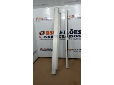 LOTE 306 - 02 TELAS DE PROJEÇÃO. (NO ESTADO) ATENÇÃO! FAZER A VISITAÇÃO ANTES DE ARREMATAR, NÃO SABEMOS SE FUNCIONA, LEILÃO NÃO TEM GARANTIA E NEM DEVOLUÇÃO, SUJEITO A POSSÍVEIS AVARIAS VISÍVEIS/OCULTAS E/OU AUSÊNCIA DE COMPONENTES.