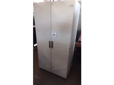 LOTE 368 - 01 ARMÁRIOS ALTO PARA ESCRITÓRIO COM 01 COMPARTIMENTO. (NO ESTADO) ATENÇÃO! FAZER A VISITAÇÃO ANTES DE ARREMATAR, NÃO SABEMOS SE FUNCIONA, LEILÃO NÃO TEM GARANTIA E NEM DEVOLUÇÃO, SUJEITO A POSSÍVEIS AVARIAS VISÍVEIS/OCULTAS E/OU AUSÊNCIA DE COMPONENTES.