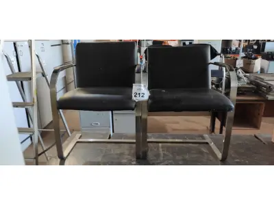 LOTE 212 - 02 CADEIRAS DE PÉS FIXOS. (NO ESTADO) ATENÇÃO! FAZER A VISITAÇÃO ANTES DE ARREMATAR, NÃO SABEMOS SE FUNCIONA, LEILÃO NÃO TEM GARANTIA E NEM DEVOLUÇÃO, SUJEITO A POSSÍVEIS AVARIAS VISÍVEIS/OCULTAS E/OU AUSÊNCIA DE COMPONENTES.