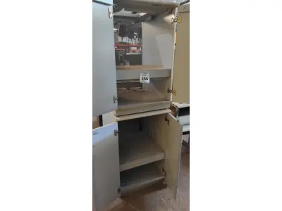 LOTE 256 - 02 ARMÁRIOS BAIXOS DE 02 PORTAS CADA COM SUPORTE PARA LIXEIRAS. (NO ESTADO) ATENÇÃO! FAZER A VISITAÇÃO ANTES DE ARREMATAR, NÃO SABEMOS SE FUNCIONA, LEILÃO NÃO TEM GARANTIA E NEM DEVOLUÇÃO, SUJEITO A POSSÍVEIS AVARIAS VISÍVEIS/OCULTAS E/OU AUSÊNCIA DE COMPONENTES.