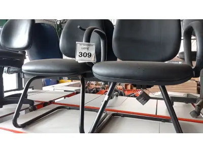 LOTE 309 - 02 CADEIRAS PÉS FIXOS. (NO ESTADO) ATENÇÃO! FAZER A VISITAÇÃO ANTES DE ARREMATAR, NÃO SABEMOS SE FUNCIONA, LEILÃO NÃO TEM GARANTIA E NEM DEVOLUÇÃO, SUJEITO A POSSÍVEIS AVARIAS VISÍVEIS/OCULTAS E/OU AUSÊNCIA DE COMPONENTES.