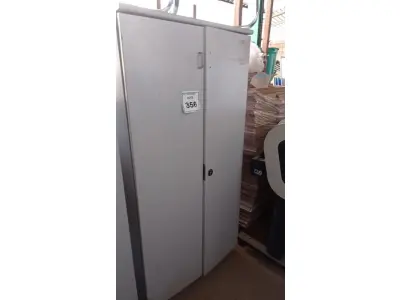 LOTE 356 - 01 ARMÁRIO REFORÇADO COM 2 PORTAS. (NO ESTADO) ATENÇÃO! FAZER A VISITAÇÃO ANTES DE ARREMATAR, NÃO SABEMOS SE FUNCIONA, LEILÃO NÃO TEM GARANTIA E NEM DEVOLUÇÃO, SUJEITO A POSSÍVEIS AVARIAS VISÍVEIS/OCULTAS E/OU AUSÊNCIA DE COMPONENTES.