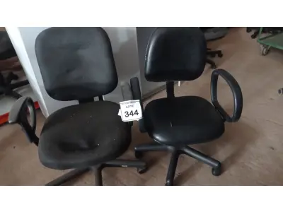 LOTE 344 - 02 CADEIRAS PARA ESCRITÓRIO. (NO ESTADO) ATENÇÃO! FAZER A VISITAÇÃO ANTES DE ARREMATAR, NÃO SABEMOS SE FUNCIONA, LEILÃO NÃO TEM GARANTIA E NEM DEVOLUÇÃO, SUJEITO A POSSÍVEIS AVARIAS VISÍVEIS/OCULTAS E/OU AUSÊNCIA DE COMPONENTES.