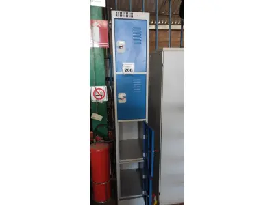 LOTE 208 - 01 ARMÁRIO DE AÇO DE 04 PORTAS COM TRANCA. (NO ESTADO) ATENÇÃO! FAZER A VISITAÇÃO ANTES DE ARREMATAR, NÃO SABEMOS SE FUNCIONA, LEILÃO NÃO TEM GARANTIA E NEM DEVOLUÇÃO, SUJEITO A POSSÍVEIS AVARIAS VISÍVEIS/OCULTAS E/OU AUSÊNCIA DE COMPONENTES.