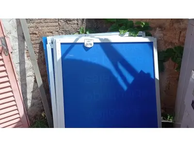 LOTE 376 - 06 PAINÉIS DE VIDRO NA COR AZUL DE 1,27X1,19. (NO ESTADO) ATENÇÃO! FAZER A VISITAÇÃO ANTES DE ARREMATAR, NÃO SABEMOS SE FUNCIONA, LEILÃO NÃO TEM GARANTIA E NEM DEVOLUÇÃO, SUJEITO A POSSÍVEIS AVARIAS VISÍVEIS/OCULTAS E/OU AUSÊNCIA DE COMPONENTES.