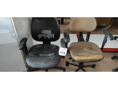 LOTE 412 - 02 CADEIRAS DE ESCRITÓRIO. (NO ESTADO) ATENÇÃO! FAZER A VISITAÇÃO ANTES DE ARREMATAR, NÃO SABEMOS SE FUNCIONA, LEILÃO NÃO TEM GARANTIA E NEM DEVOLUÇÃO, SUJEITO A POSSÍVEIS AVARIAS VISÍVEIS/OCULTAS E/OU AUSÊNCIA DE COMPONENTES.